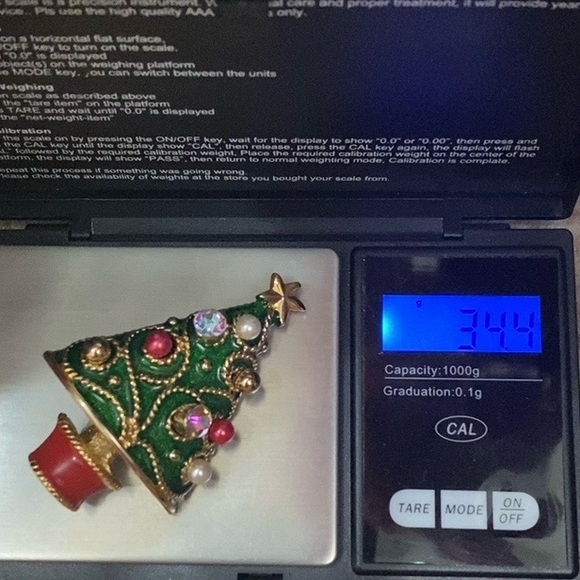 Vintage Unsigned Enamel Christmas Tree w/ 4pairs Of Earrings Holder Brooch Set - Picture 12 of 13